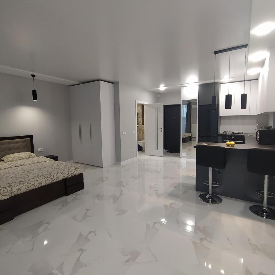 Vip Apartment Near Center Lviv Bagian luar foto