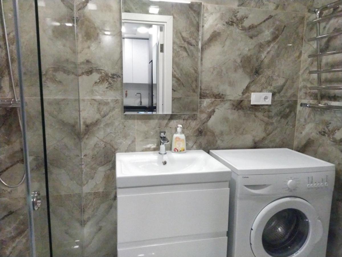 Vip Apartment Near Center Lviv Bagian luar foto