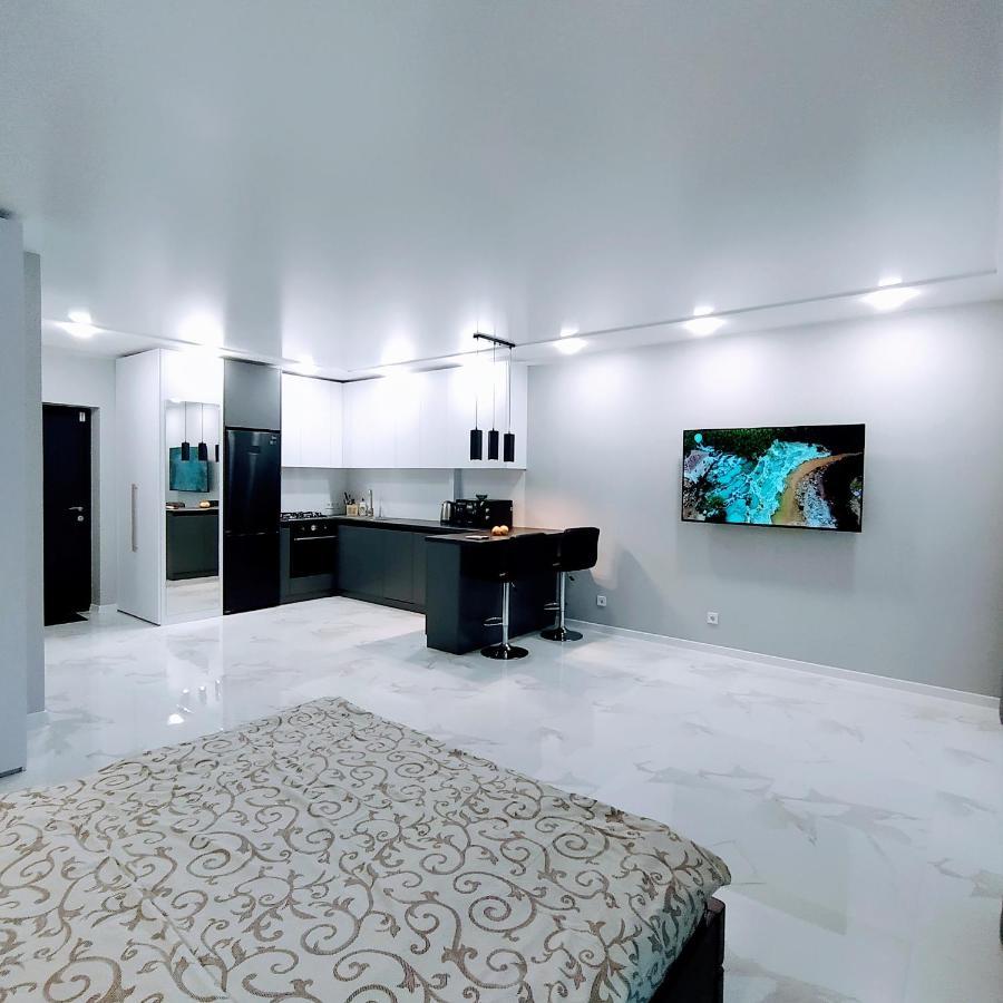 Vip Apartment Near Center Lviv Bagian luar foto
