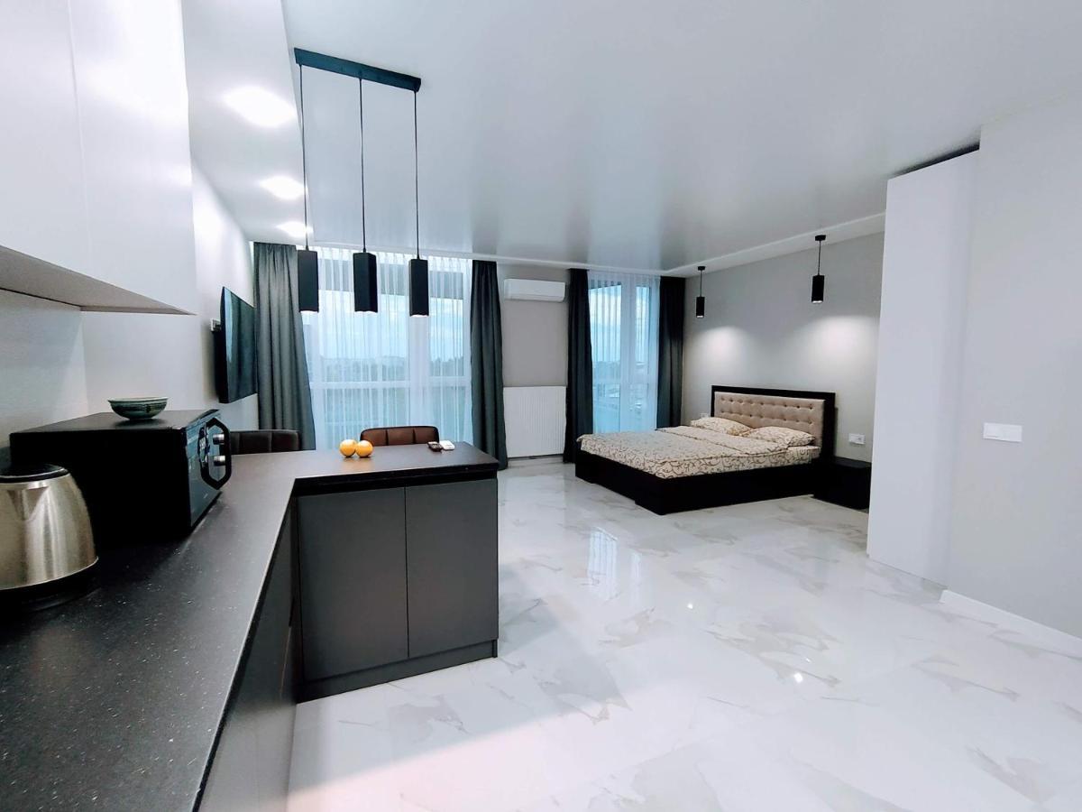 Vip Apartment Near Center Lviv Bagian luar foto