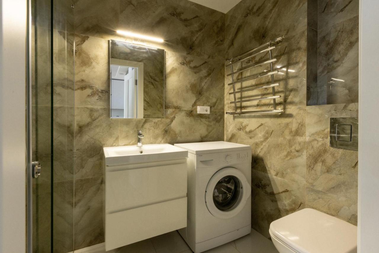 Vip Apartment Near Center Lviv Bagian luar foto