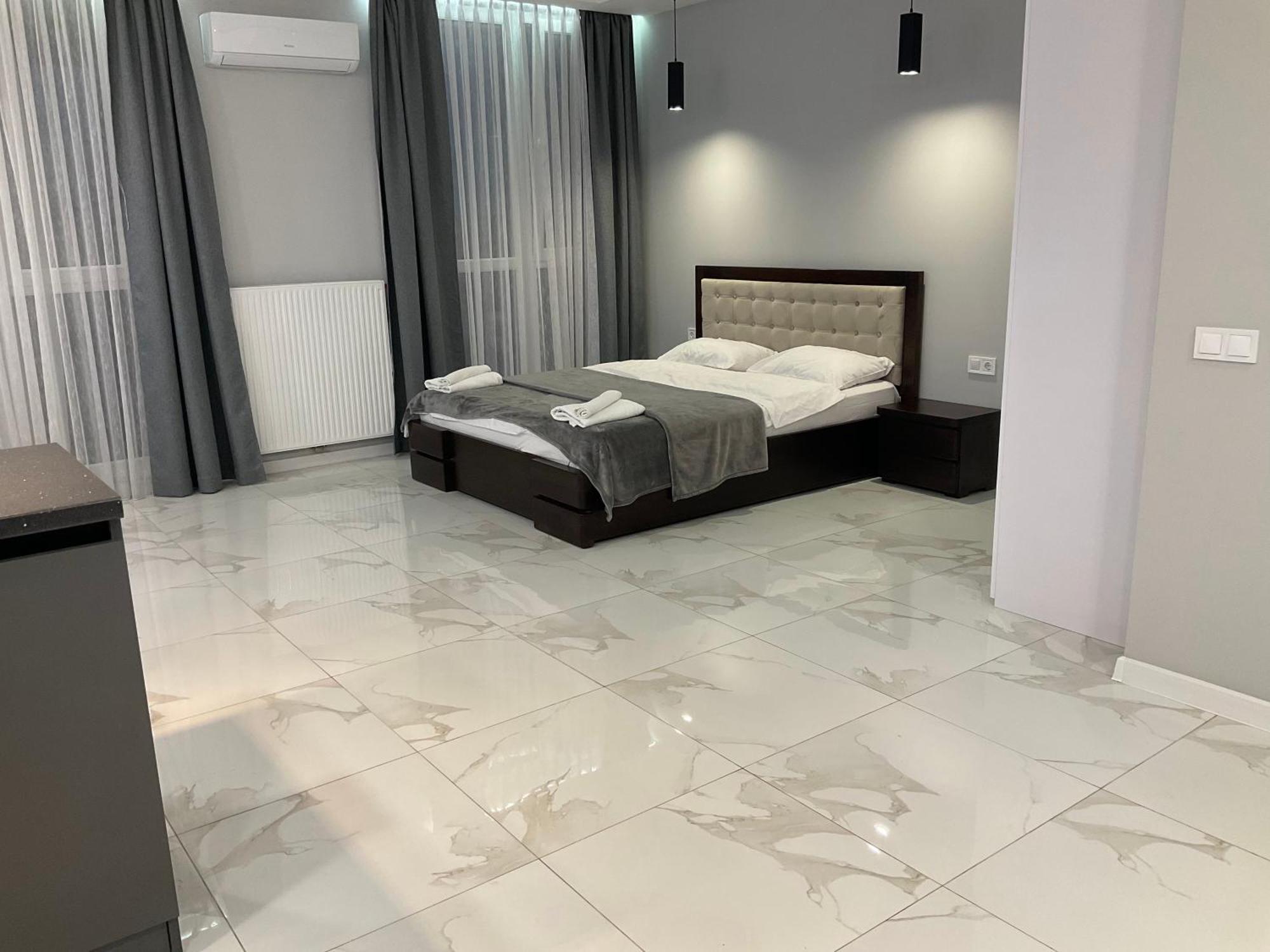 Vip Apartment Near Center Lviv Bagian luar foto